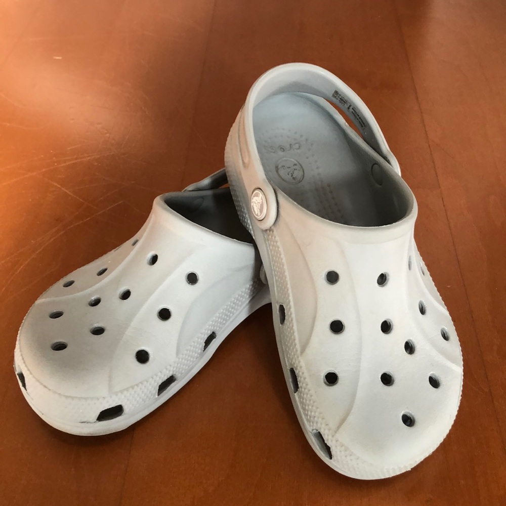 Youth light grey Crocs size J1